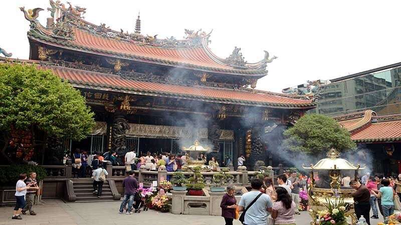 【艋舺龍山寺】龍山寺美食｜10家老店攻略 (含隱藏版素食餐廳推薦)