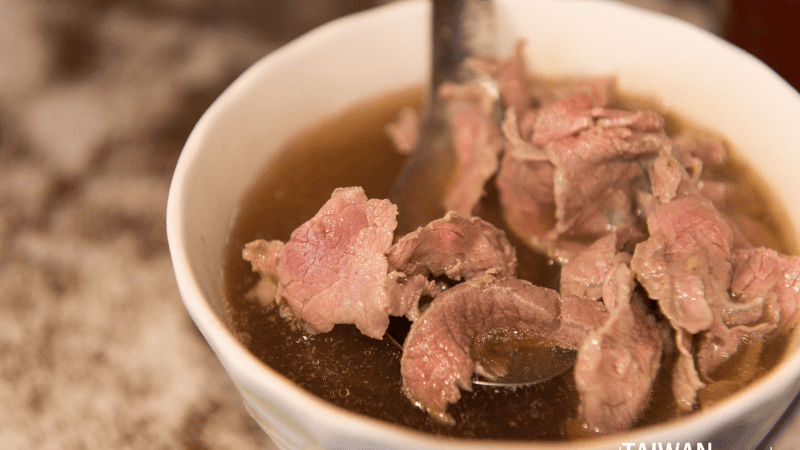 【台南牛肉湯推薦】凌晨3點還在排隊？這9家台南牛肉湯名店到底有多狂！