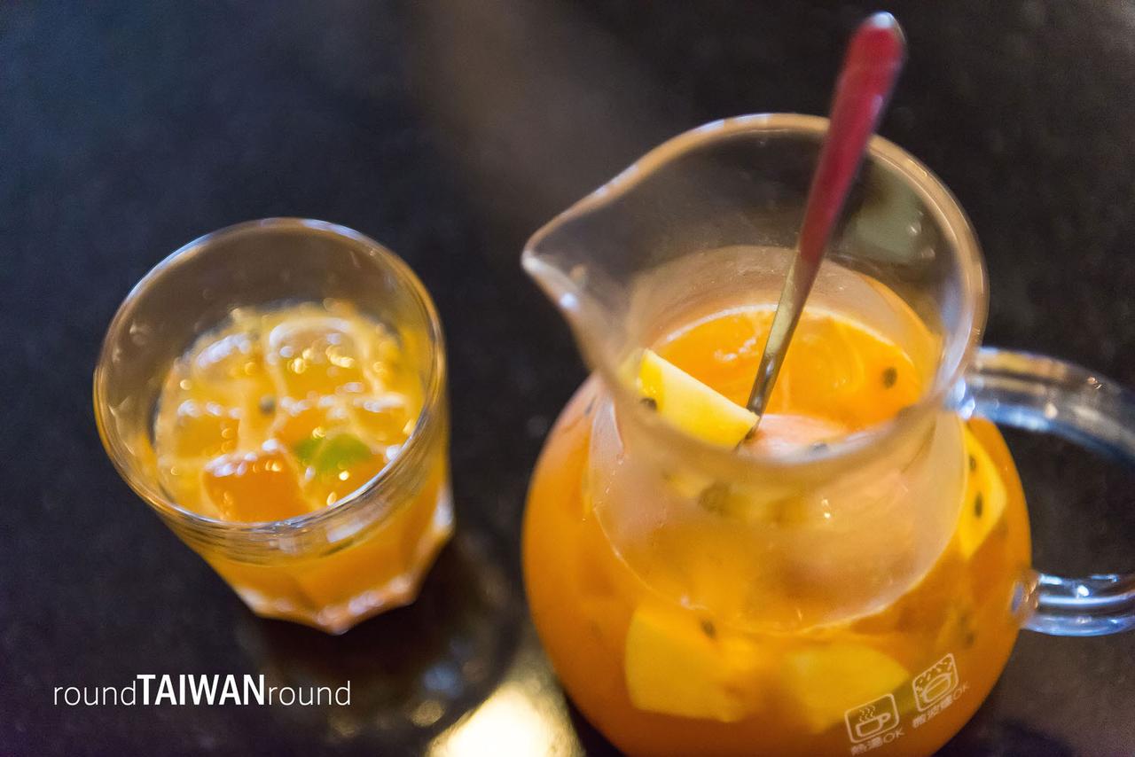 Moooon_River_Cafe___Books-021.jpg