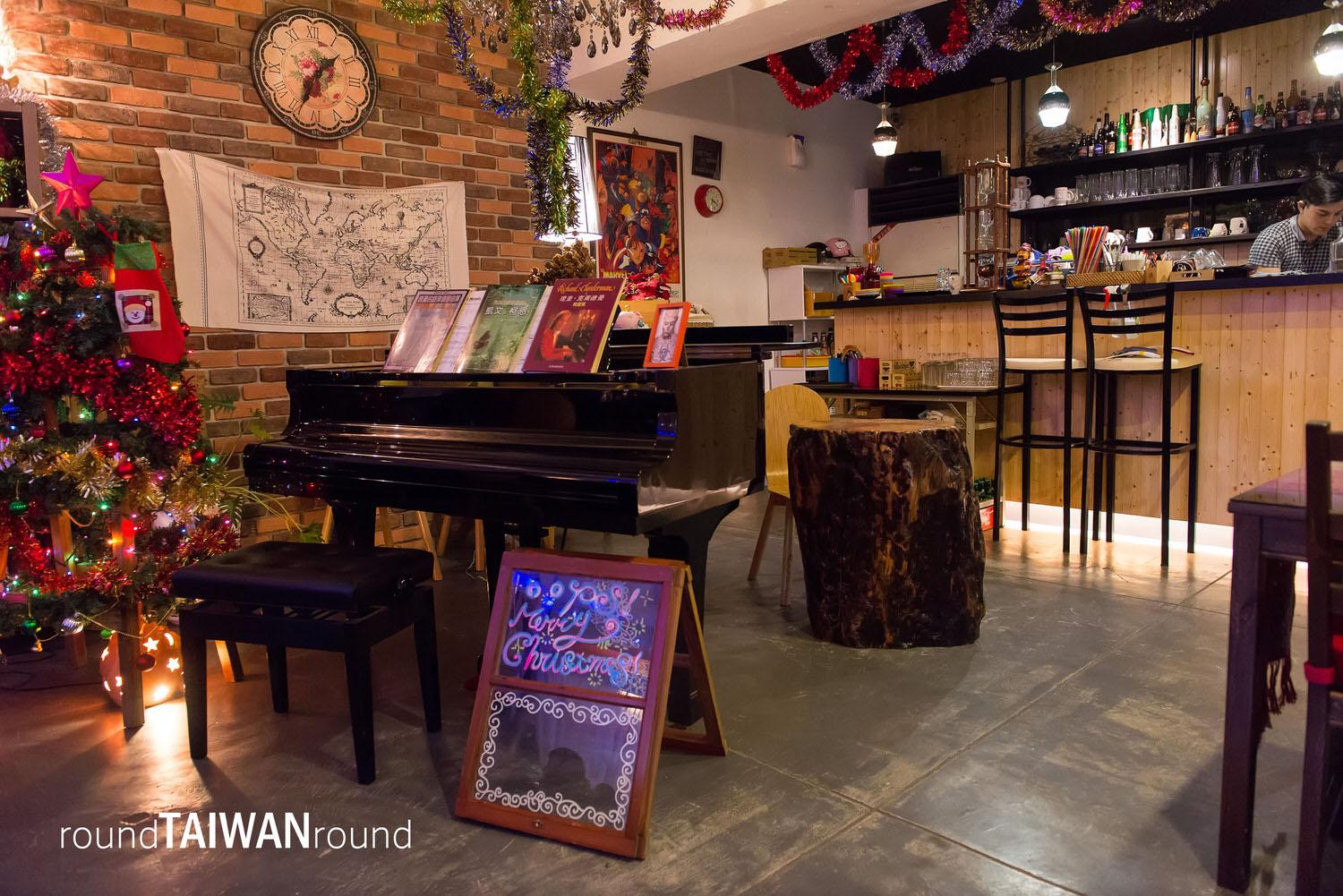 Oops_Piano_Cafe_Bar__Oops______-023.jpg