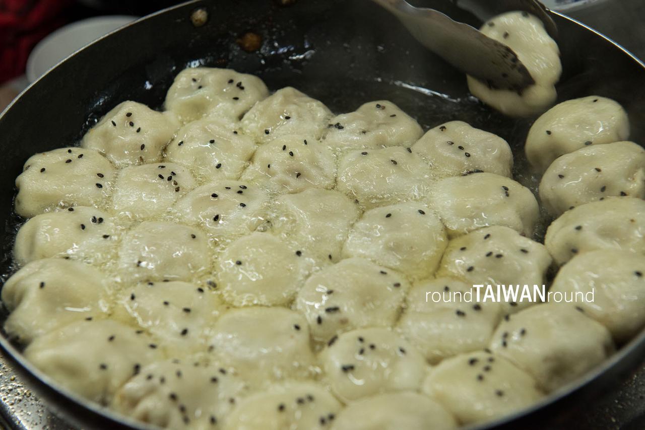 Shanghainese_Steam-fried_Baozi_________-012.jpg