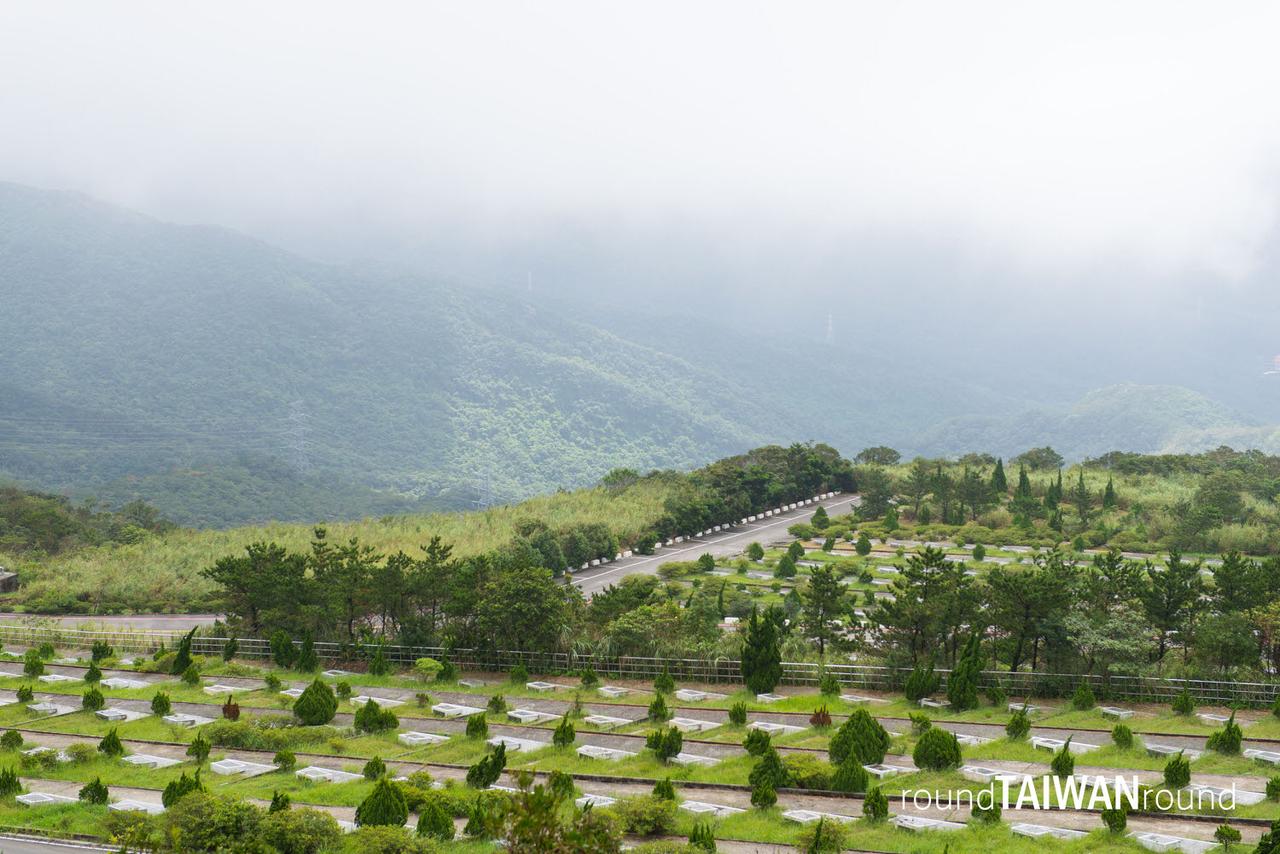 Wuzhishan_Military_Cemetery____________-002.jpg