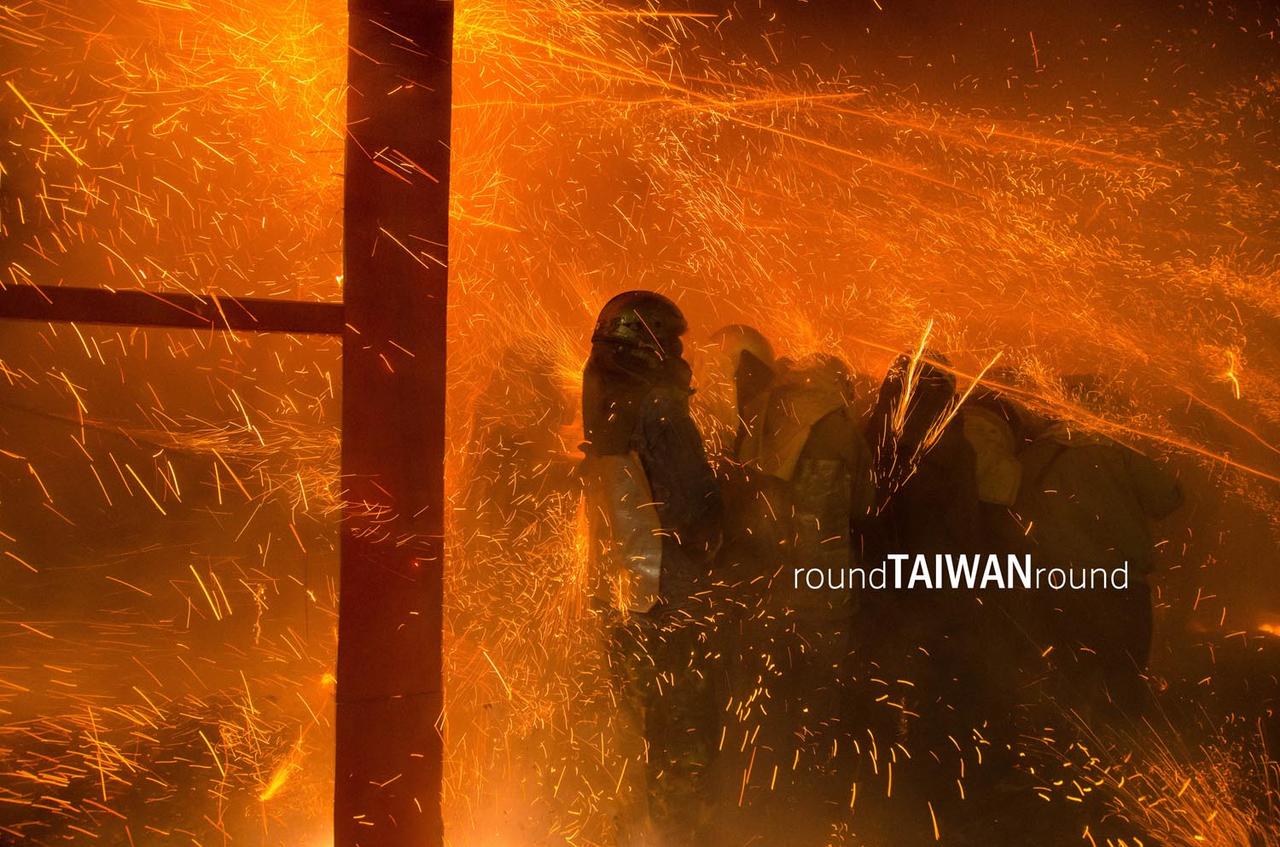 Yanshuei_Beehive_Fireworks_______-037.jpg