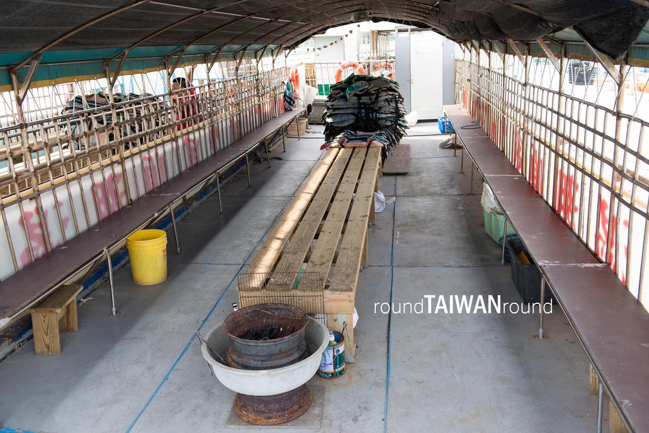 Qigu_Oyster_Farm_Boat_Tour__________-003.jpg