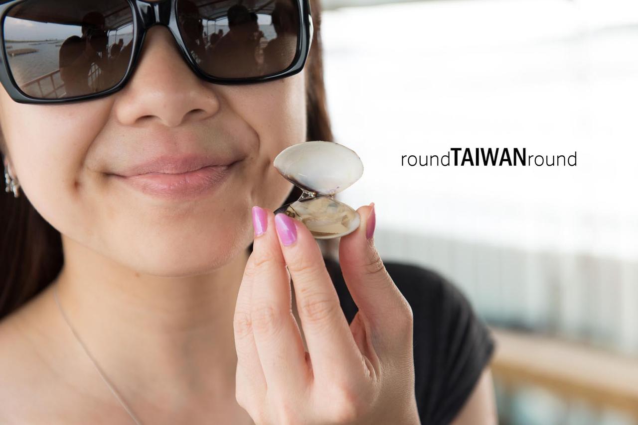 Qigu_Oyster_Farm_Boat_Tour__________-004.jpg