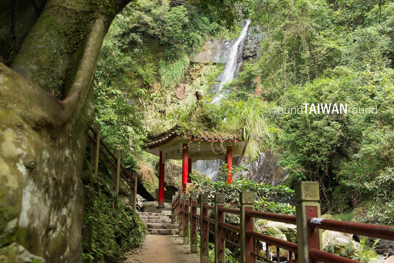 Five-peak_Flag_Waterfall________-009.jpg