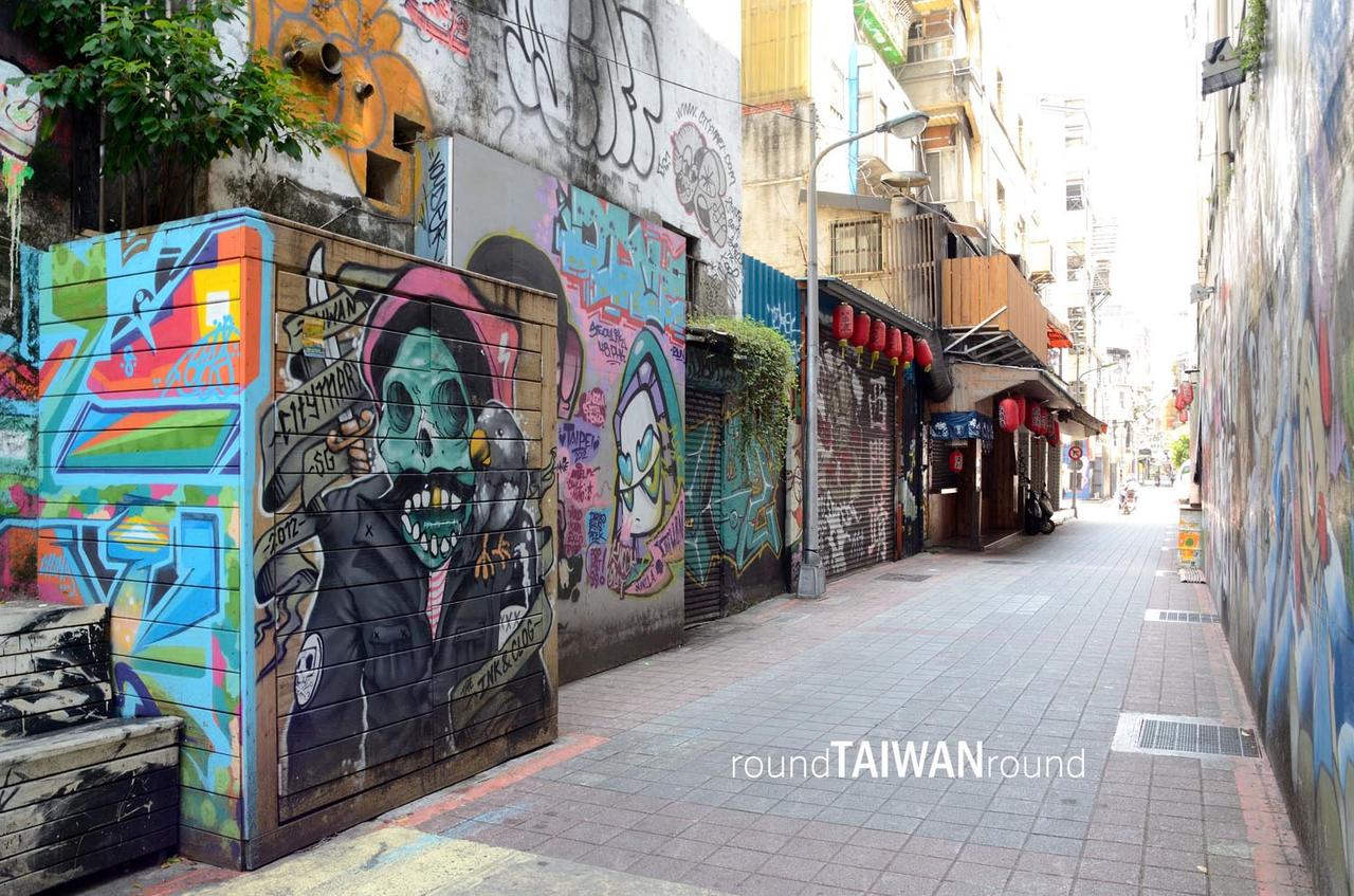 Ximending_Cinema_Street_________-020.jpg