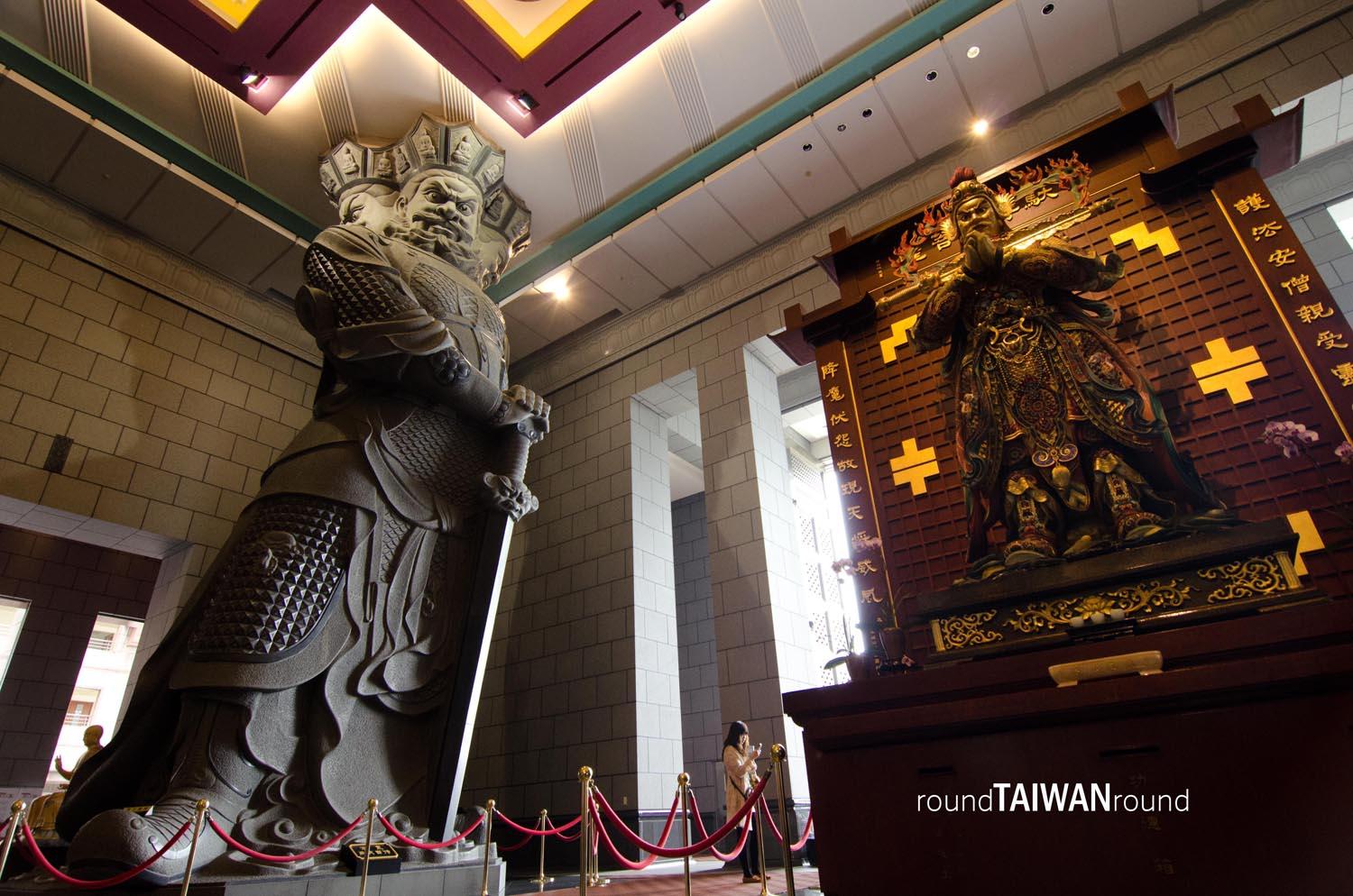 Chung_Tai_Chan_Monastery_______-020.jpg