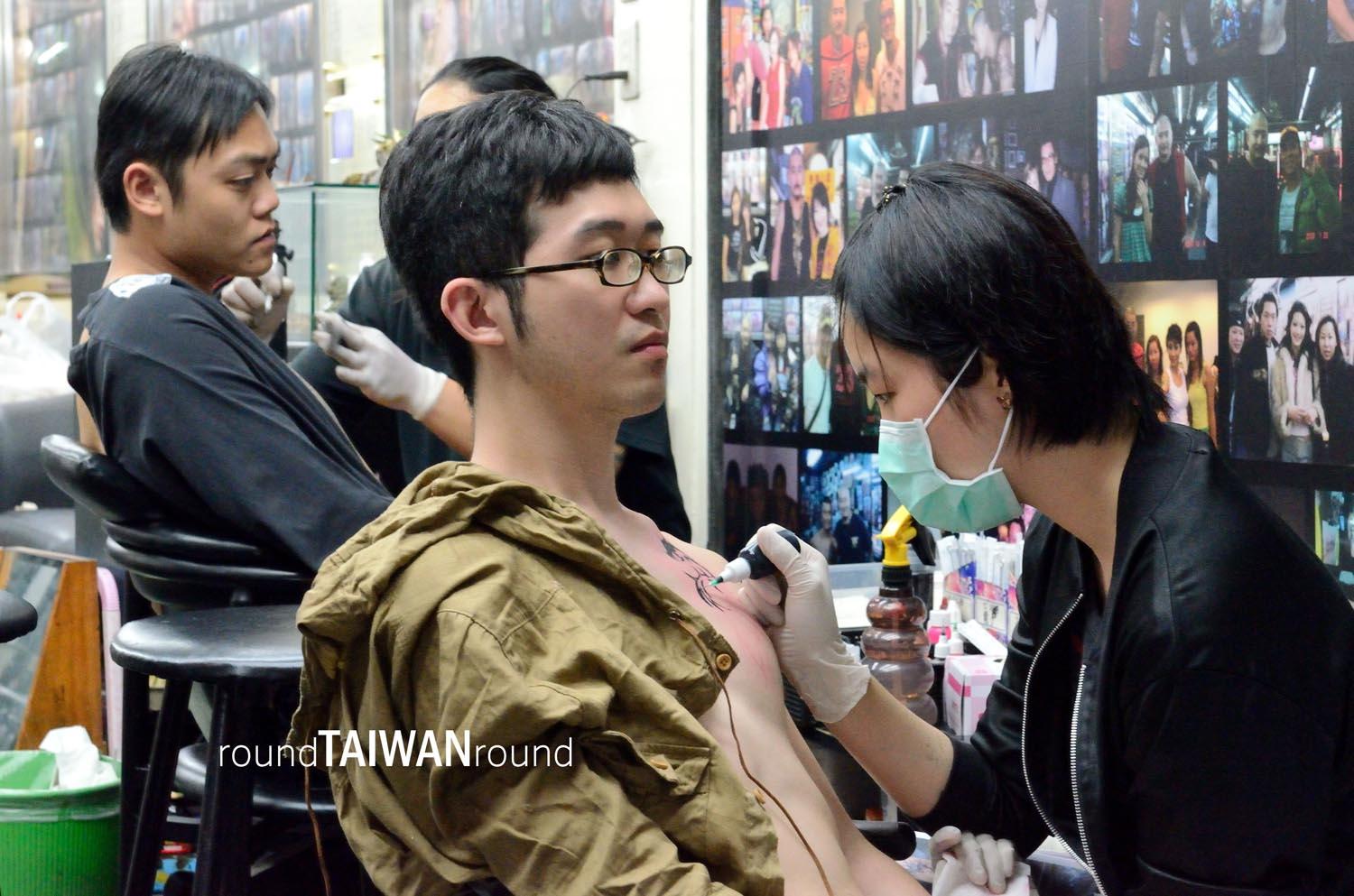https://cdn.rtaiwanr.com/uploads/images/cover_image/509/Ximending_Tattoo_Street_________-004.jpg