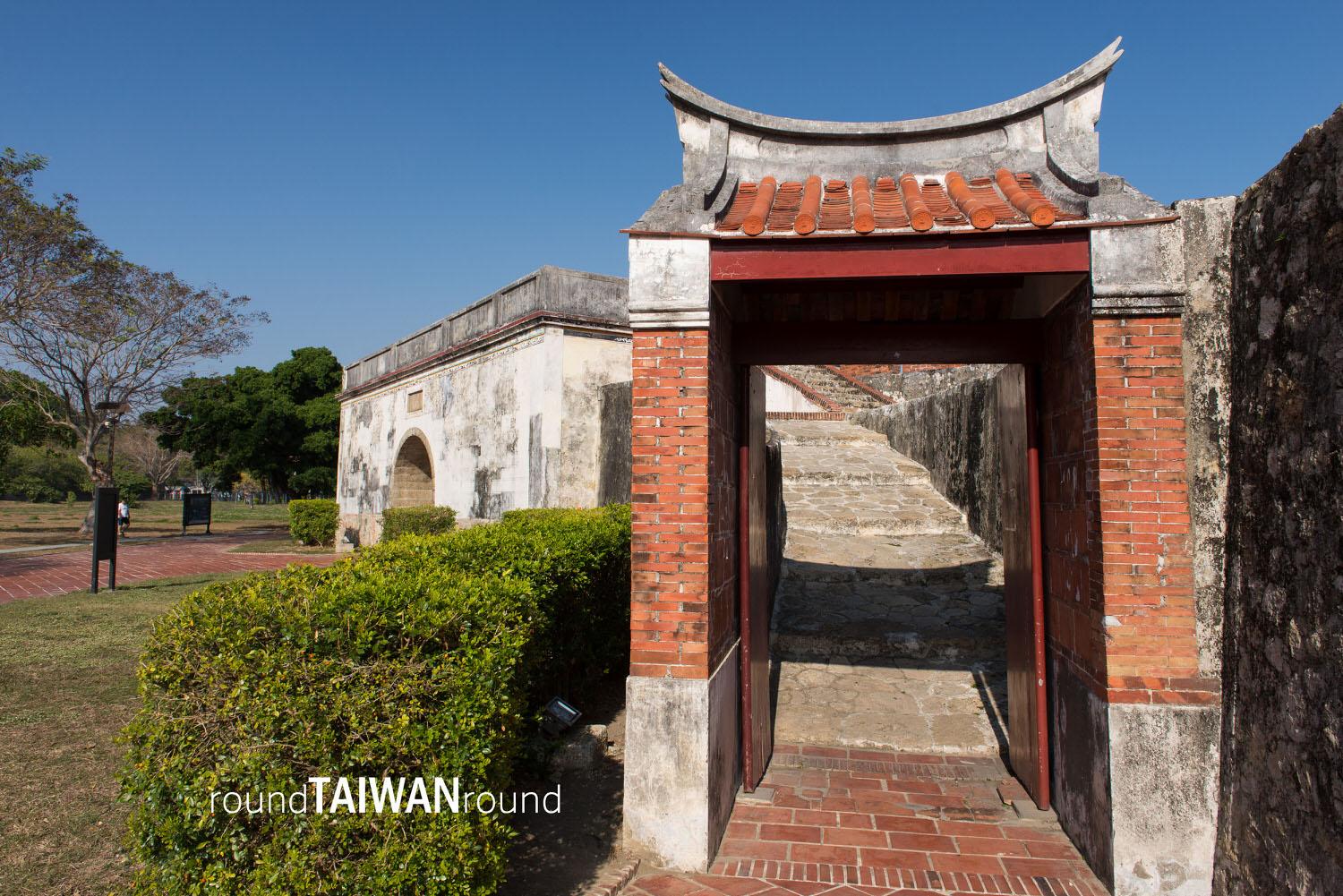 Old_Wall_of_Fengshan_County-001.jpg